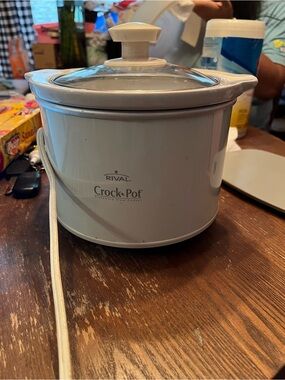 Rival Crock-Pot Compact Slow Cooker in White